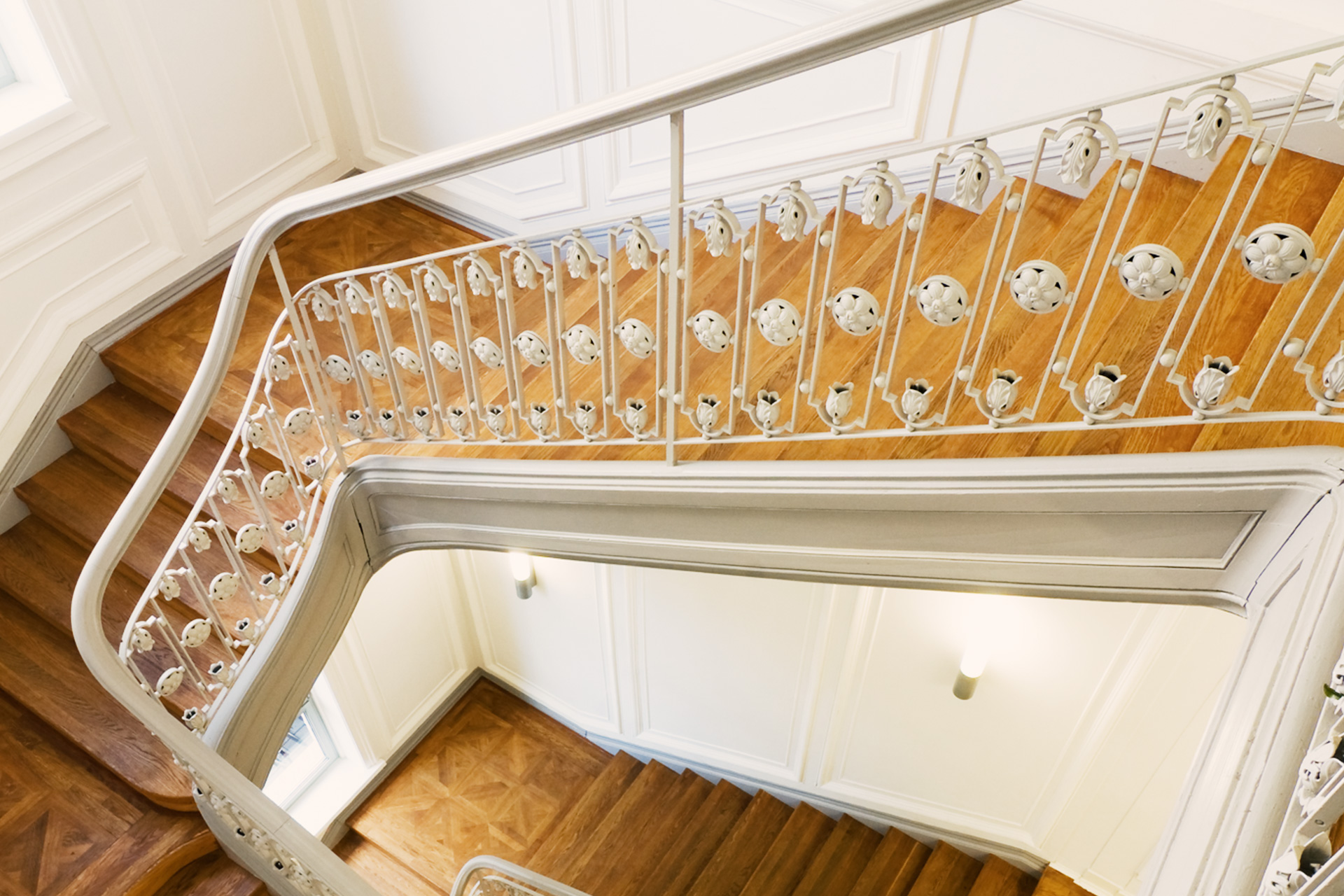 verschnörkeltes Treppengeländer