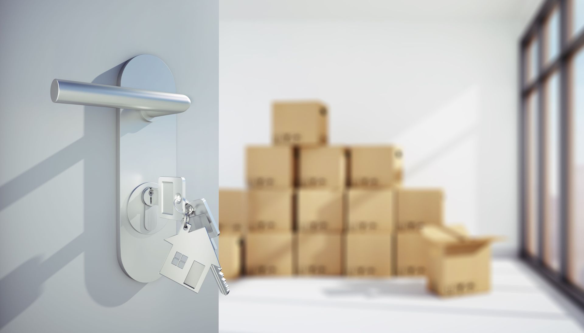 Wohnung mit offener Tür und Umzugskartons