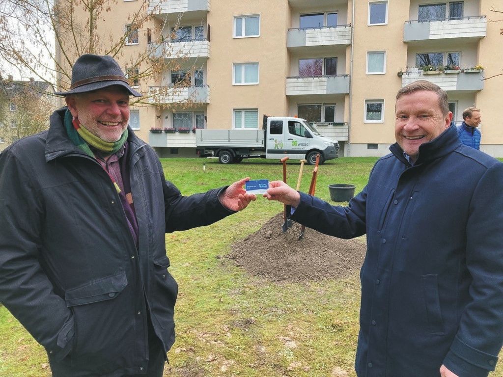 Das Schild für den 100. Baum 