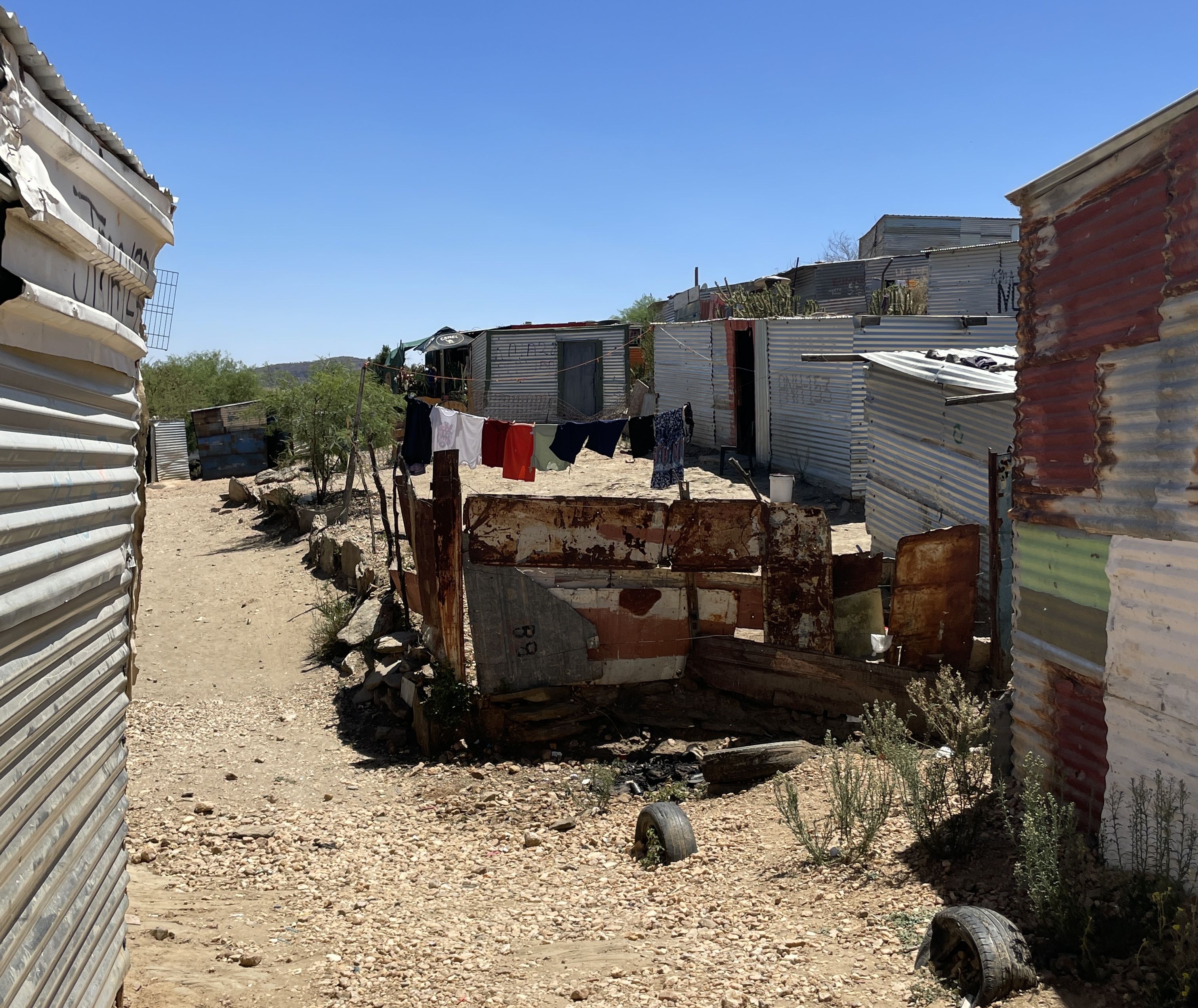 Baracken und Wellblechhütten