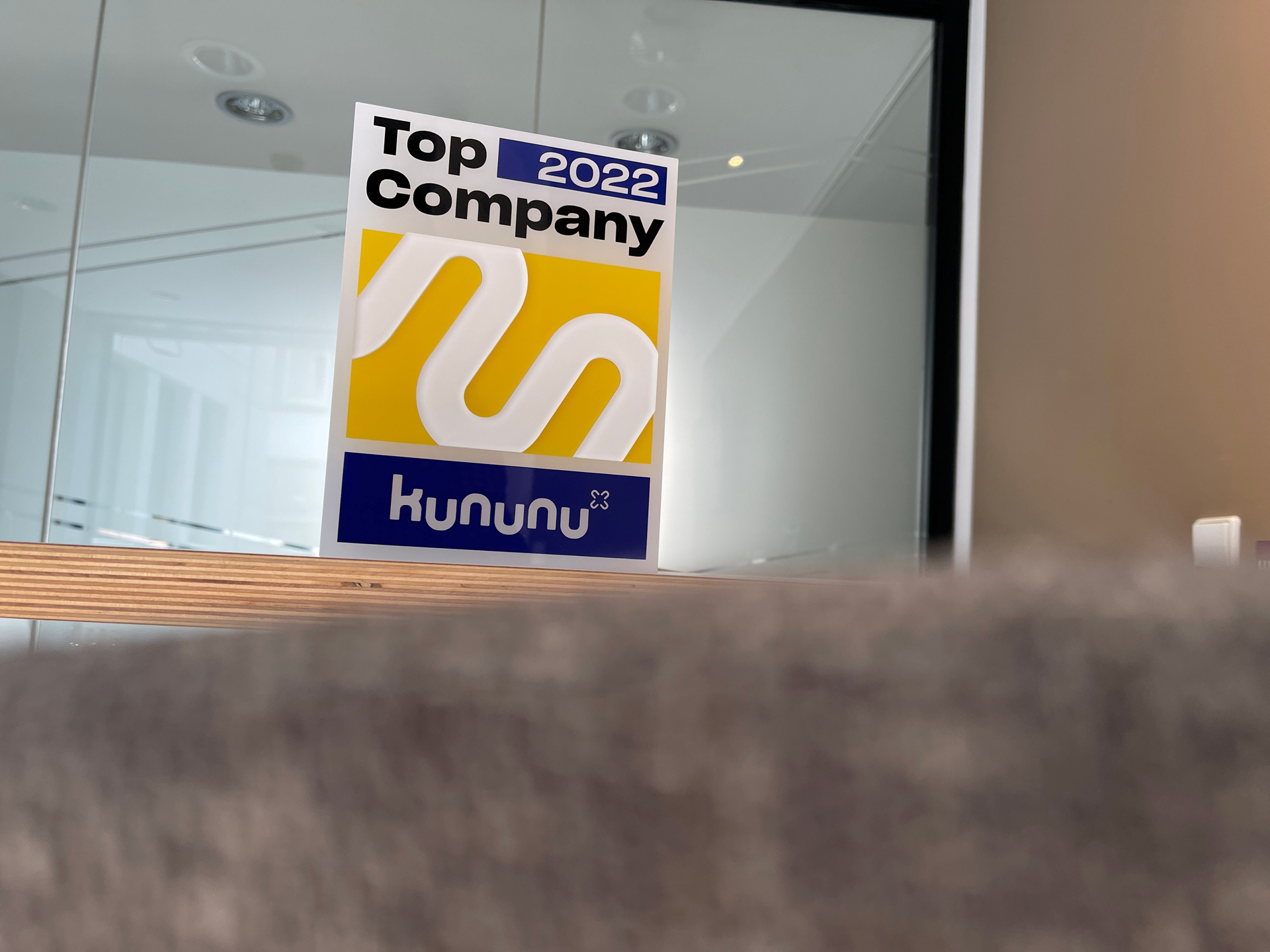 Die Auszeichnung zur Top-Company 2022. Foto: NHW