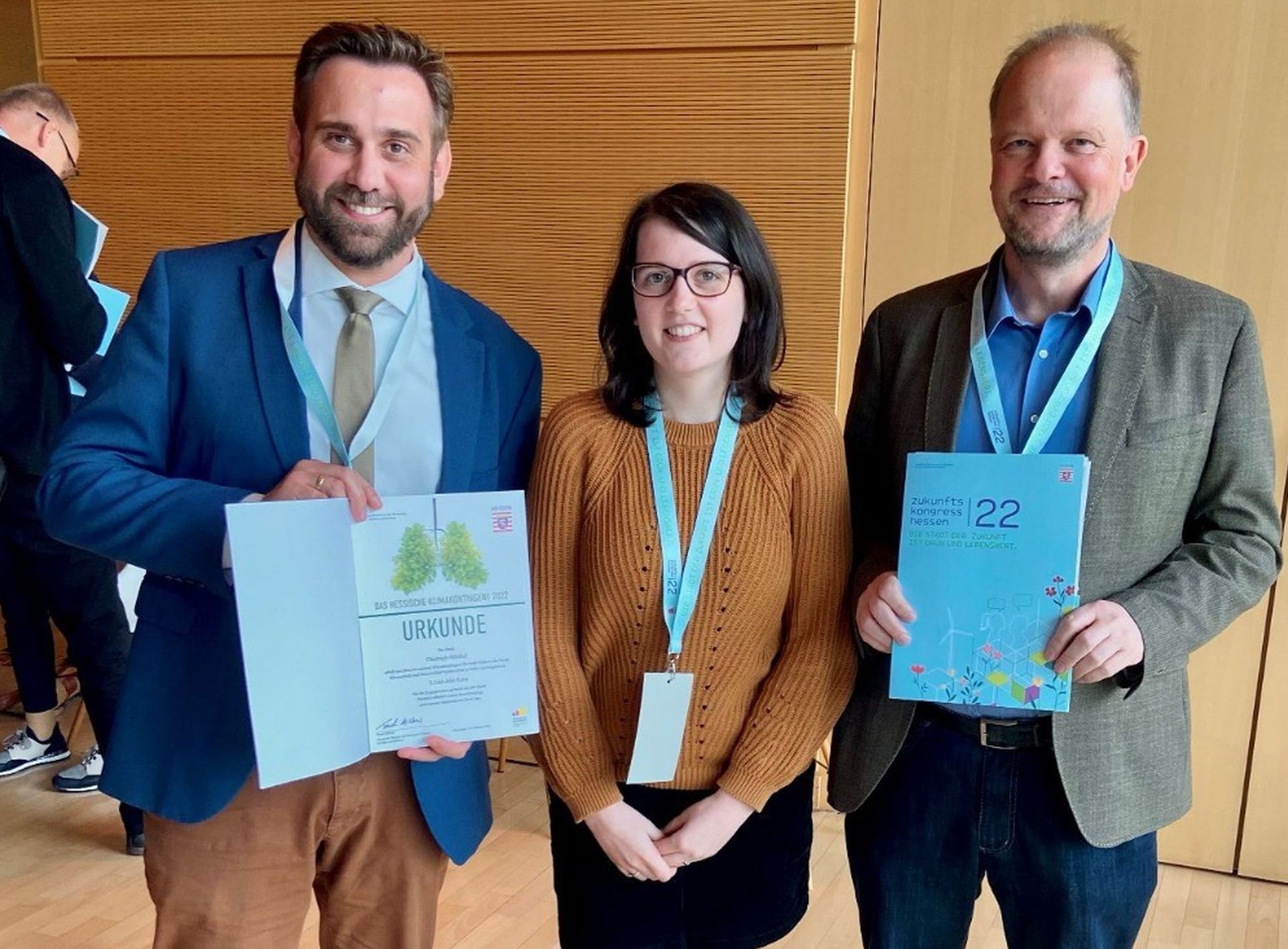 Erster Stadtrat Björn Sommer (Stadt Oestrich-Winkel), Jennifer Höltge (Klimaschutzmanagerin der Stadt Oestrich-Winkel) und Peter Foißner (ProjektStadt, Stadtentwicklung Süd) (v.l.n.r.). Foto: NHW