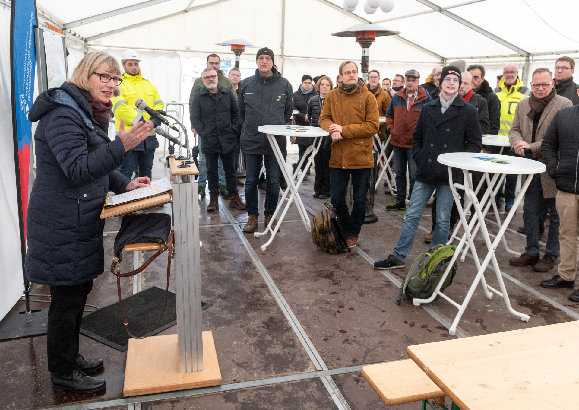 NHW-Geschäftsführerin Monika Fontaine-Kretschmer lobte die Baufortschritte im Schönhof-Viertel. Foto: NHW/Strohfeldt
