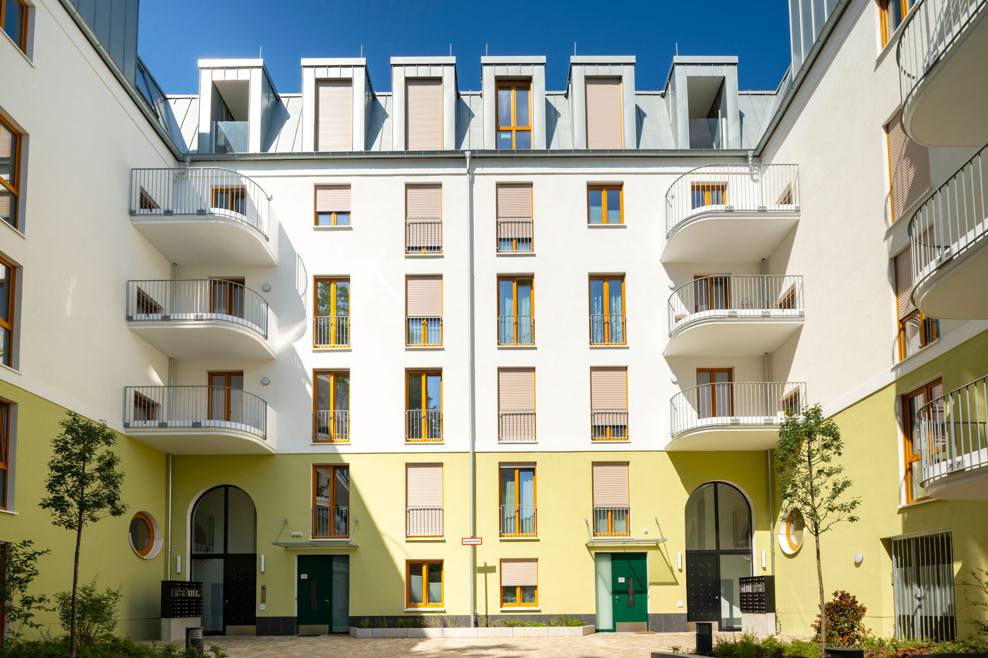 Mit dem Projekt in der Freiligrathstraße betritt die Unternehmensgruppe Nassauische Heimstätte | Wohnstadt (NHW) Neuland, denn erstmals wurde eine inklusive Wohngemeinschaft für junge Menschen mit und ohne Behinderung geschaffen. Foto: Barbara Staubach